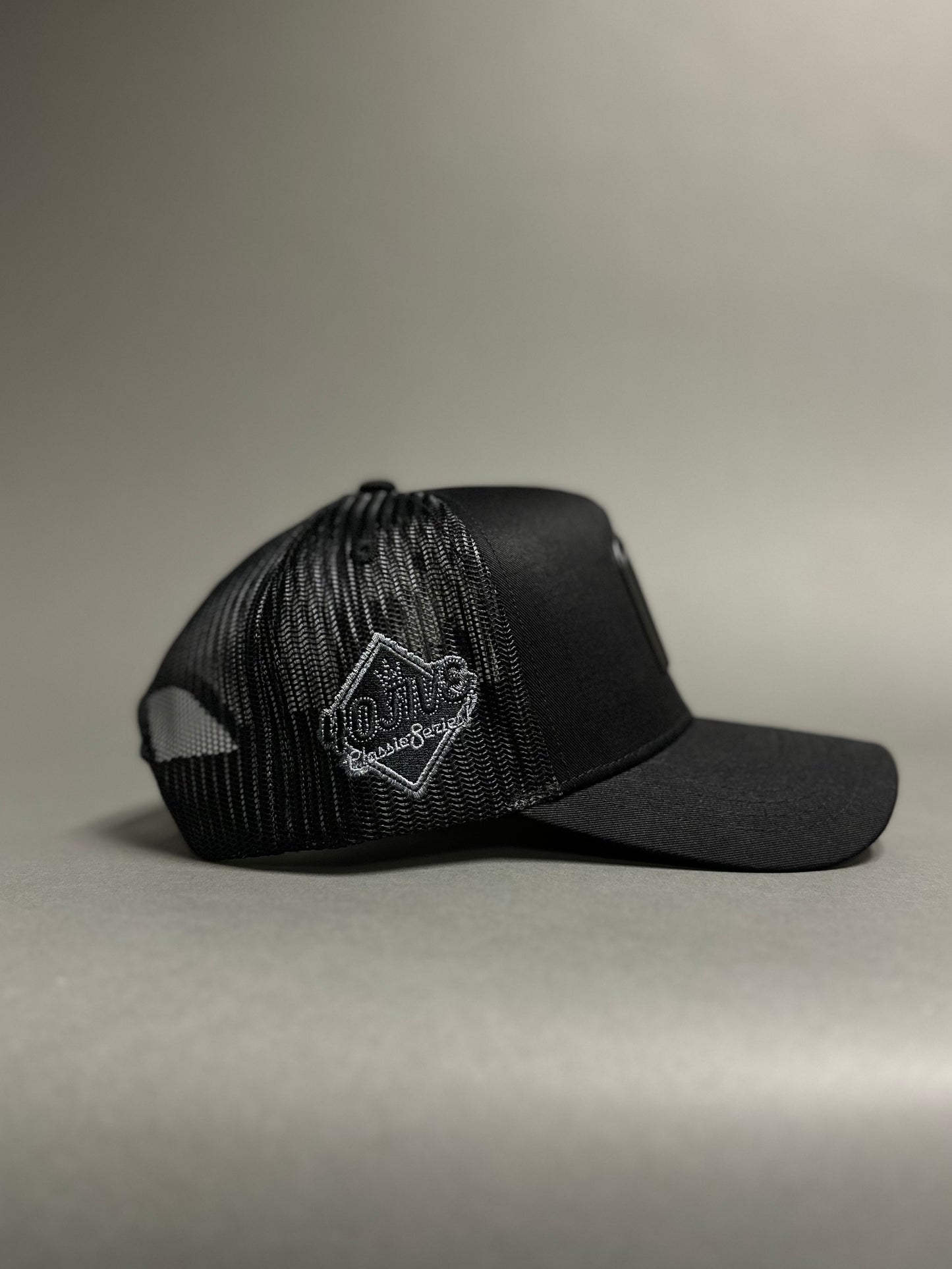 M Arch Hat -Black